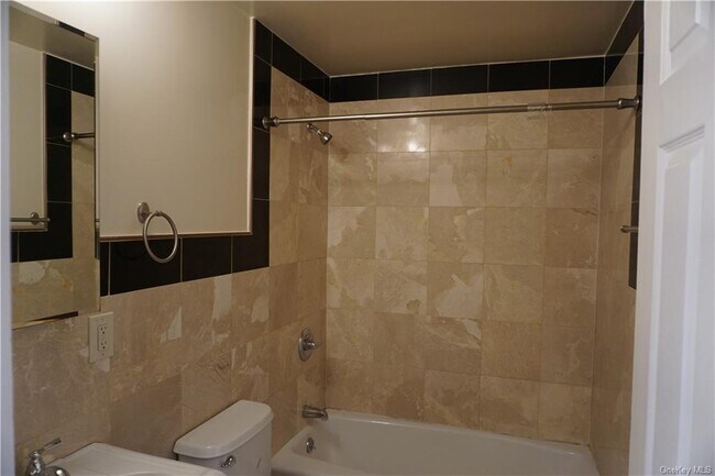 Building Photo - 110 Chateau Rive