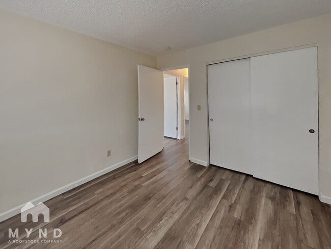 Building Photo - 1290 Stardust St