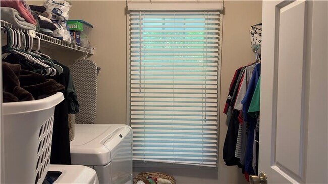 Building Photo - 4603 Villa Chase Dr NE