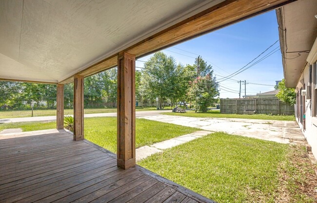 Building Photo - Charming 4-Bedroom, 2-Bath Home in a Prime Location