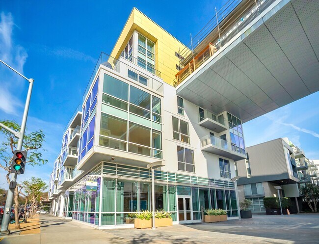Building Photo - 1705 Ocean Ave