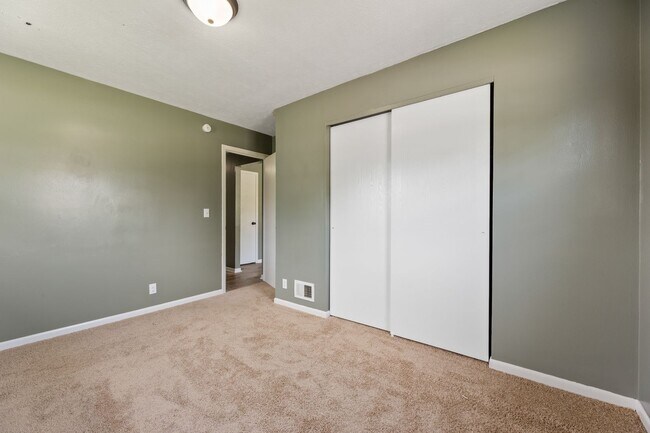 Building Photo - 4655 Curtis Ave