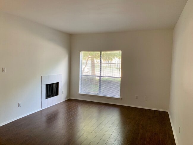 Building Photo - 2025 Augusta Dr