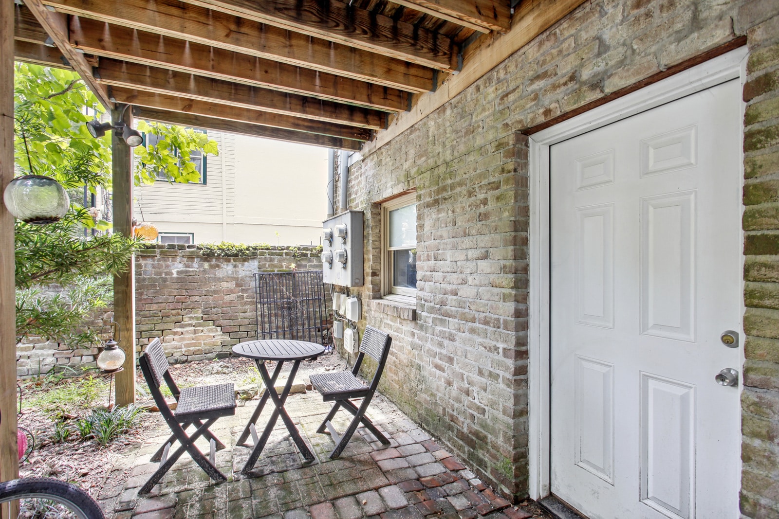 Building Photo - 208B W Hall St