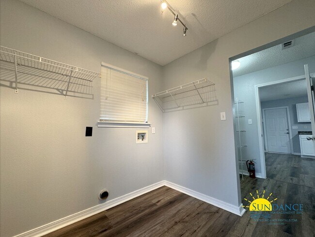 Building Photo - Stunning 4Bedroom Home in Alicia's Place of Crestview!