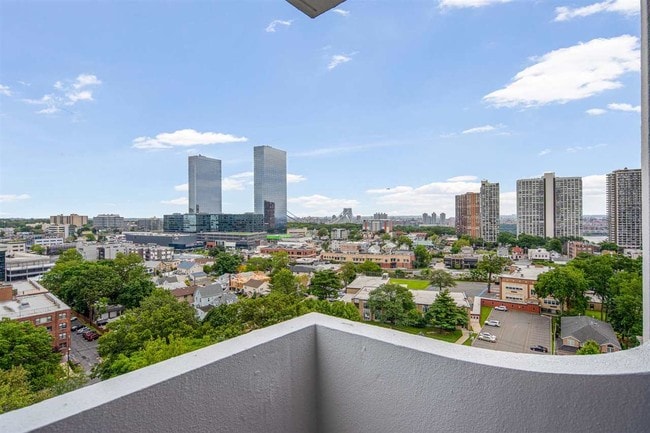 Building Photo - 1600 Center Ave