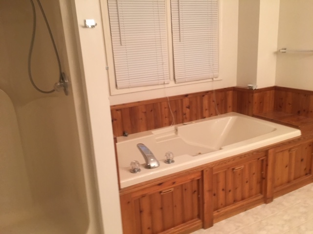 master bath whirlpool tub - 1116 Fye Dr