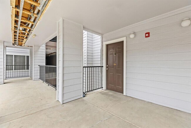Building Photo - 501 W 26th St