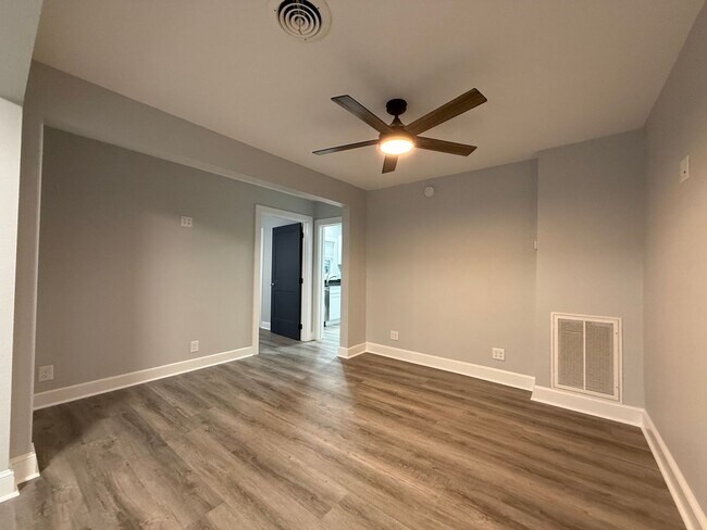 Building Photo - 313 E Bernard Ave