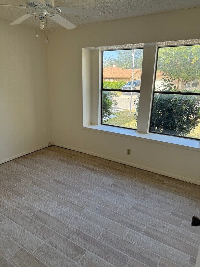 Building Photo - 6730 Country Swan