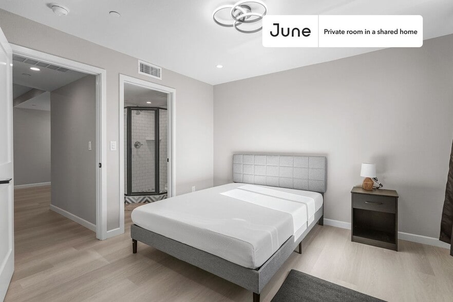 Building Photo - Room in Shared 5 bed/5 bath home in Boyle Heights