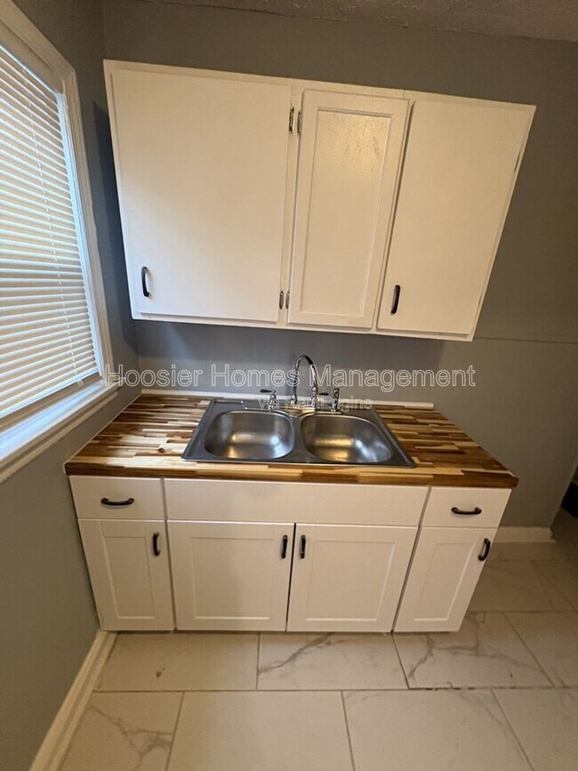 Building Photo - 1031 N Centennial St