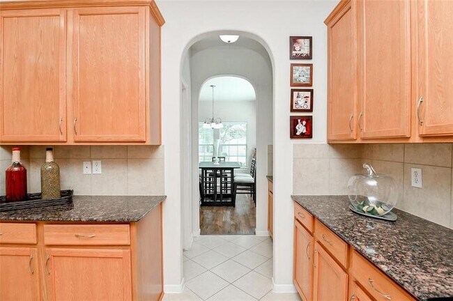 Building Photo - 510 Stream Mill Ln