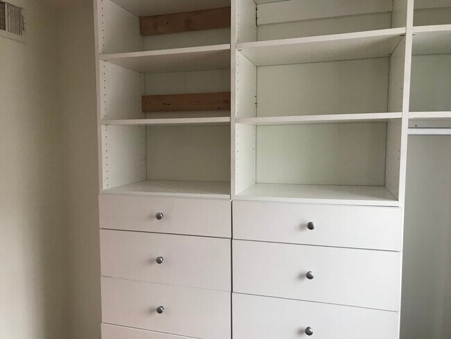 3rd floor Main bedroom built in closets - 2208 Panama St