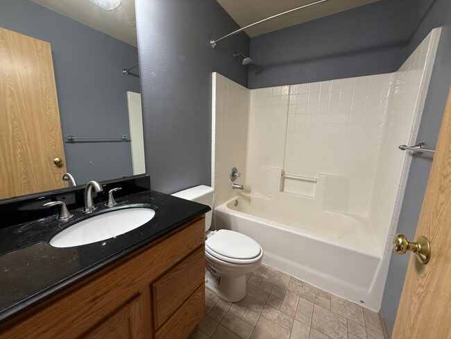 Building Photo - 3 Bedroom DuPont Home for Rent
