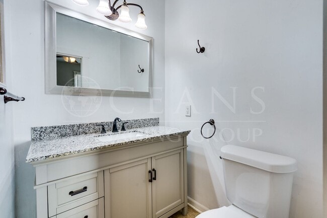 Building Photo - Charming 2 Bed, 2 Bath Home Near the World...