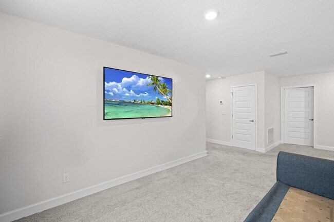 Building Photo - 692 NE Turtleback Trail