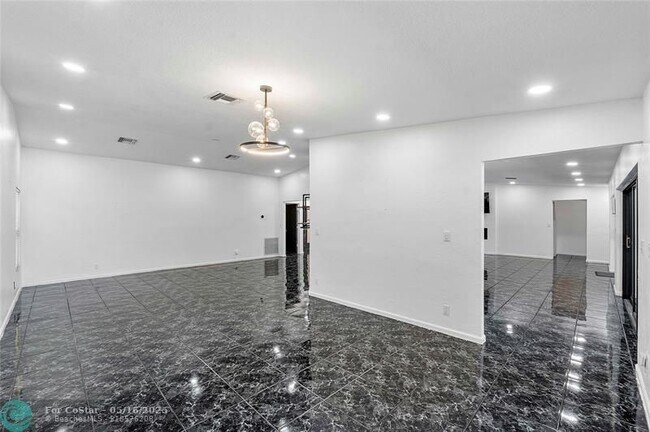 Building Photo - 303 NW 105th Terrace