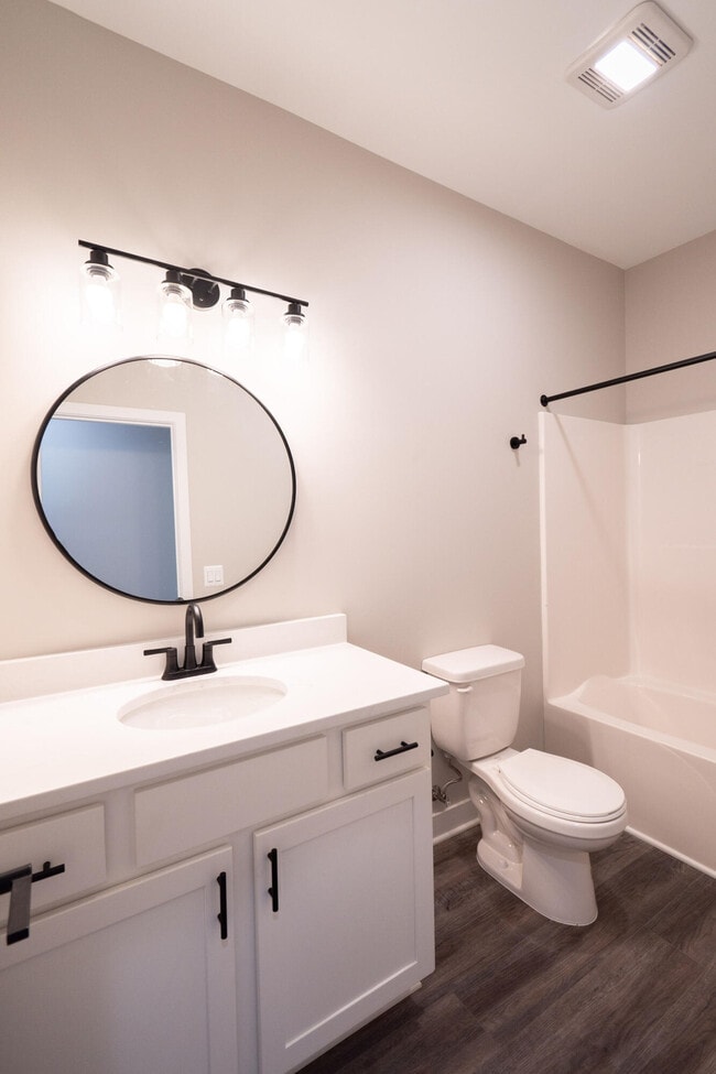 Building Photo - 8441 Oak Shade Cir