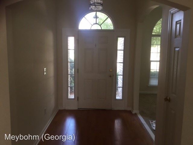 Building Photo - 4 br, 2 bath House - 702 Oakwood Court