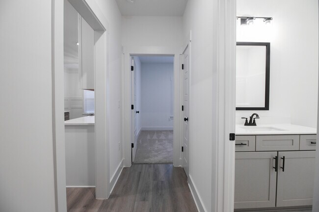 Building Photo - 2036 Warbler Dr