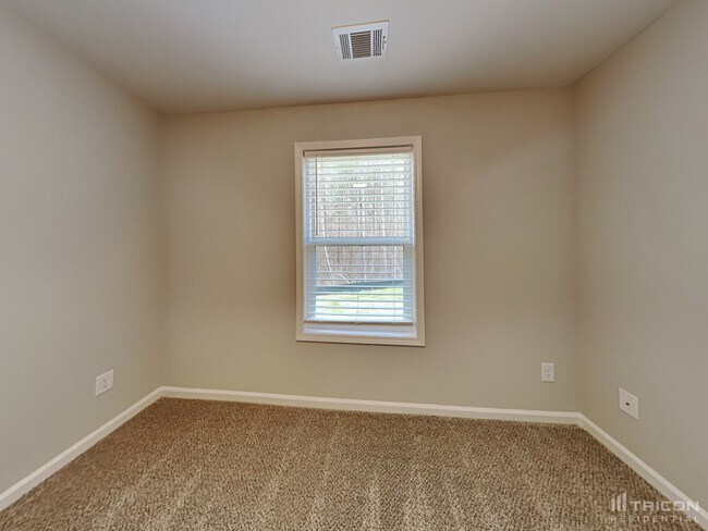 Building Photo - 192 Fairfax Dr