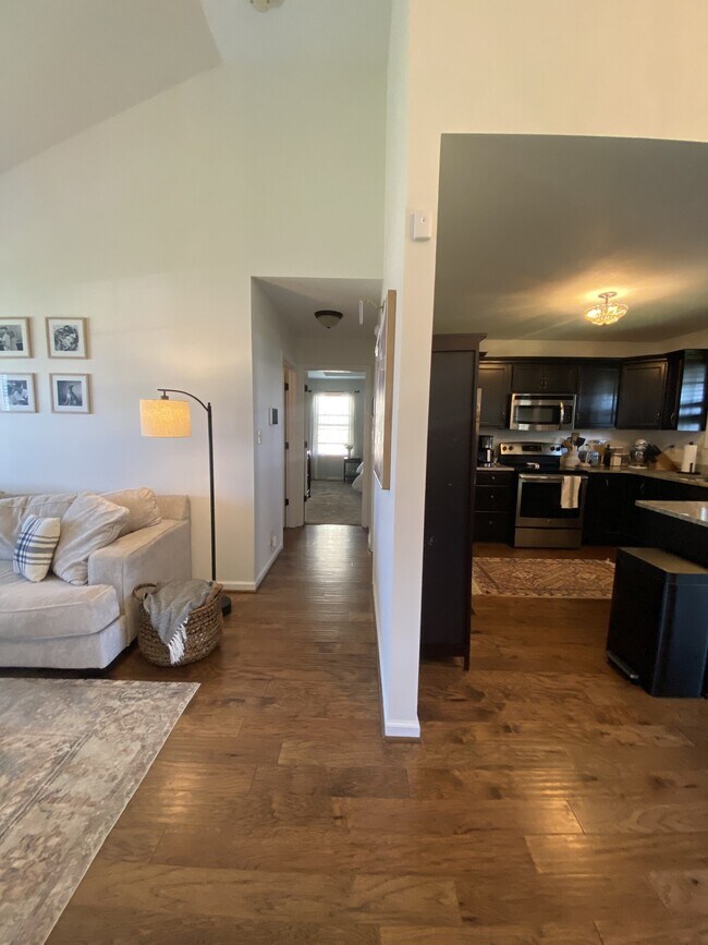 Building Photo - 1053 Castlerock Dr
