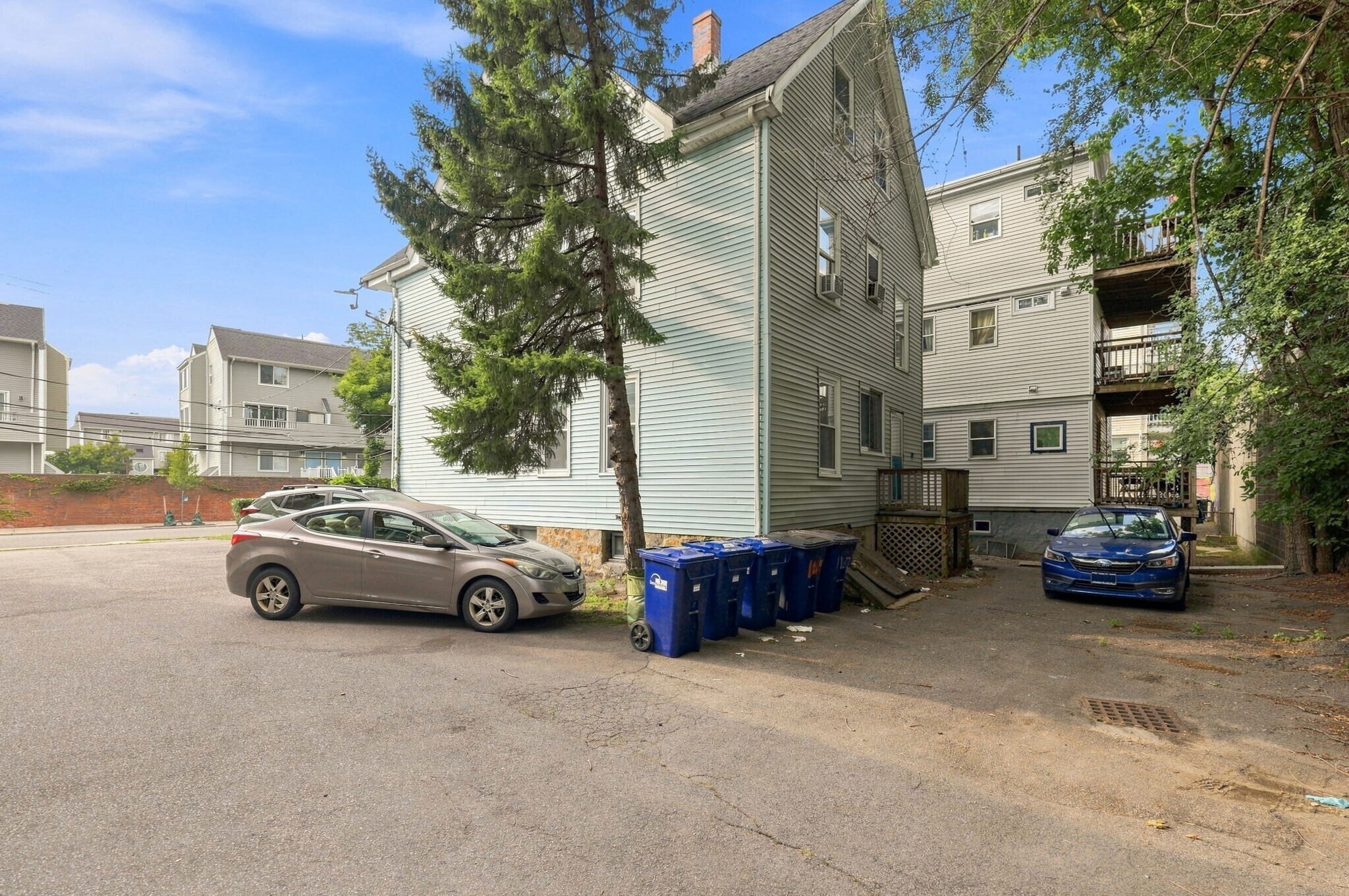 Building Photo - 147 Murdock St