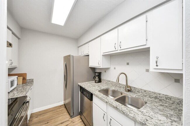 Building Photo - 5711 Sugar Hill Dr