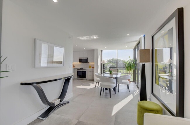 Building Photo - 7754 Lakeside Blvd