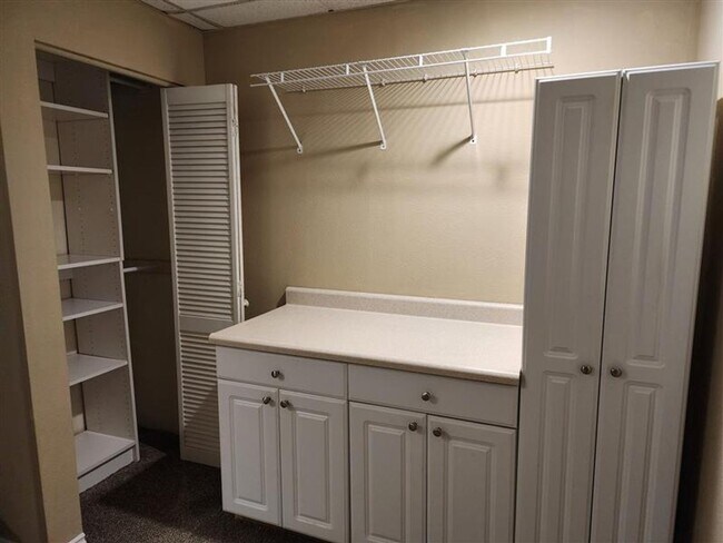 Building Photo - **PENDING APPLICATION**Beautiful 3 Bed 1.5...