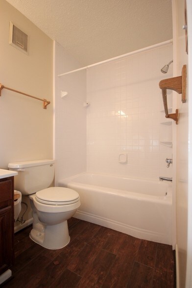 Building Photo - 10129 Oakton Terrace Rd