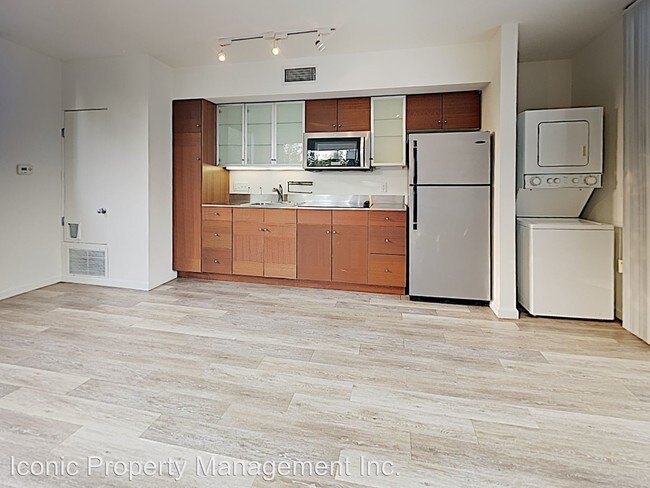 Building Photo - 1945 B St