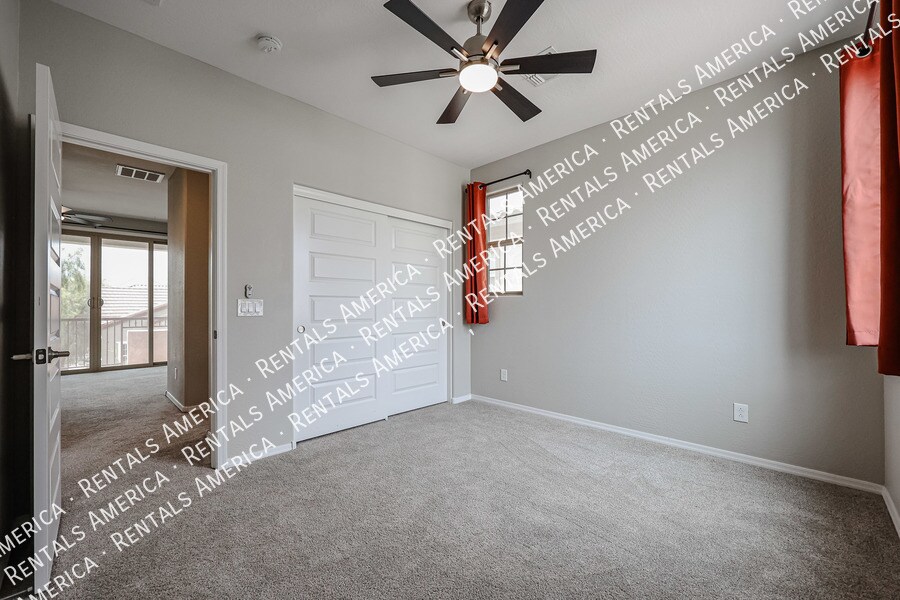 Building Photo - 1701 E Dogwood Ln