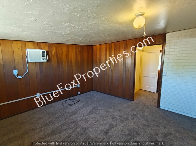 Building Photo - 907 E Weymouth St