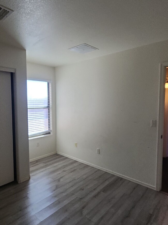 Building Photo - "Charming 3-Bedroom Oasis in Sahuarita - Spacious Living Awaits!"