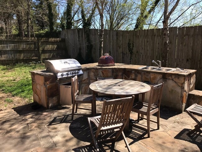 Building Photo - 495 Alexa Dr