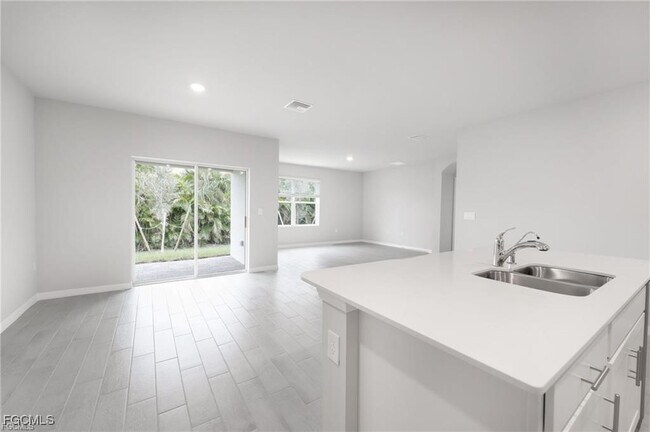 Building Photo - 1705 NW 31st Pl