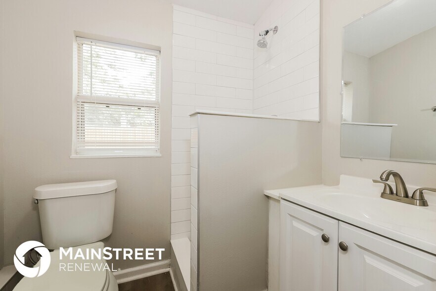 Building Photo - 510 Hedge Row Rd