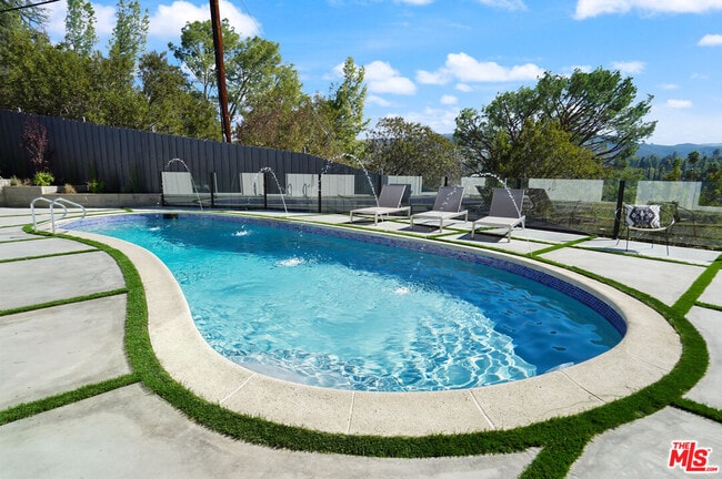 Building Photo - 4670 Brewster Dr