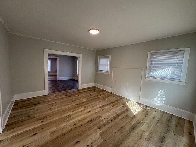 Building Photo - 2bed/1bath House $1295 GSO!