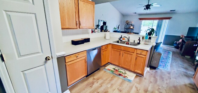 Building Photo - 98 Creek Bend Dr