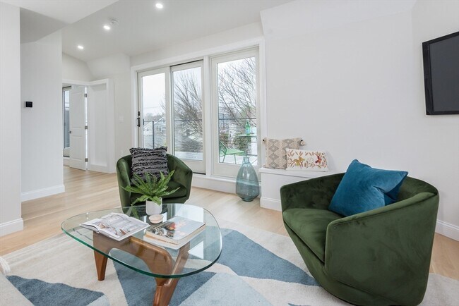 Building Photo - 6 Gordon Rd