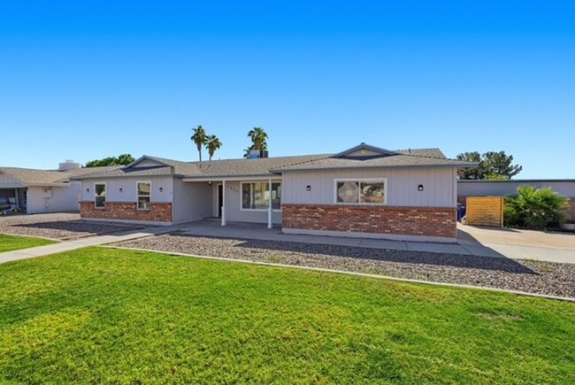 Building Photo - Mesa 4 Bed Single-Level Home • 2,044 Sq Ft • Oversized Yard • Stapley & McKellips