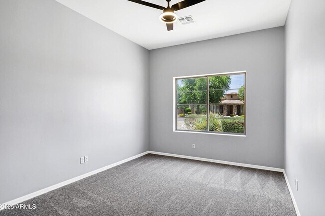 Building Photo - Gilbert 4 Bed & 3 Bath on HUGE LOT - Acre+...