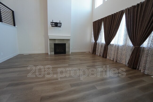 Building Photo - 245 E Caldera St