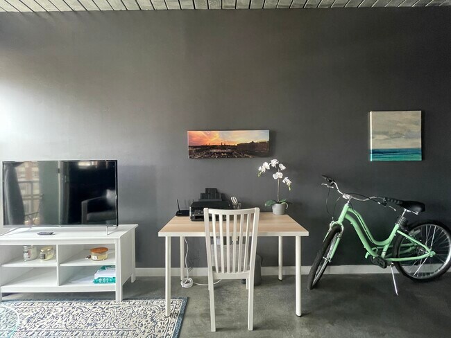 Building Photo - 620 Glen Iris Dr NE