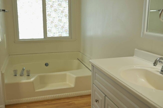 Building Photo - 9673 Vista Del Valle