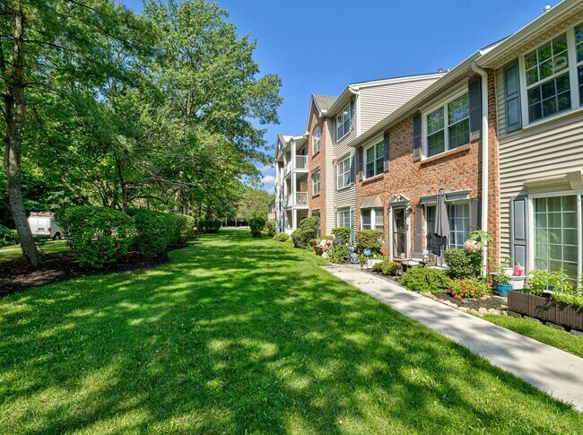 Building Photo - 96 Versailles Ct