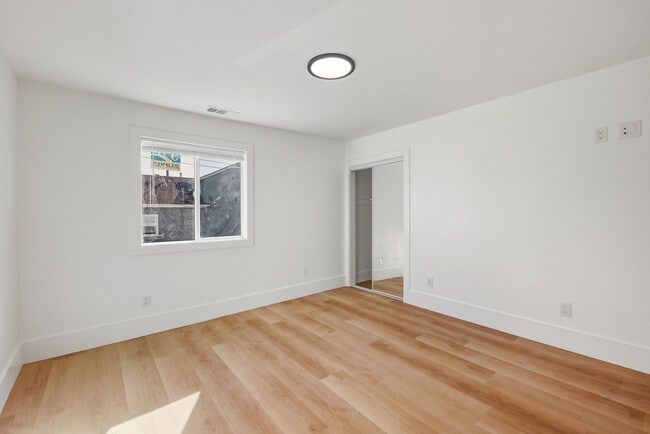 Building Photo - 1671 Mono Ave